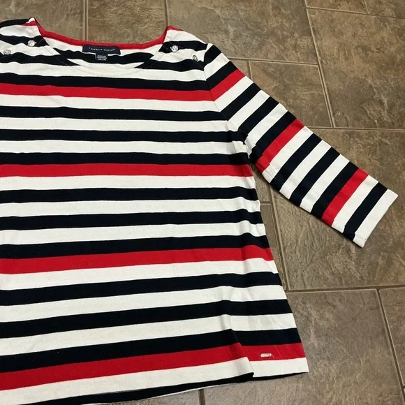 💰Make an offer, bundle and save💰 Striped  3/4 Sleeve Top - Picture 3 of 4